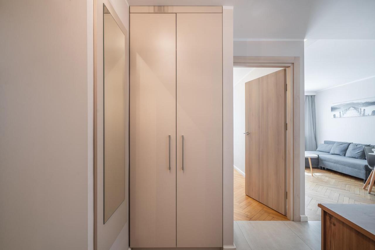 11 Apartment *